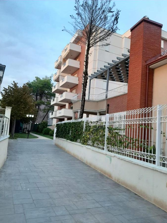 Milka Apartment Golem  Exterior photo